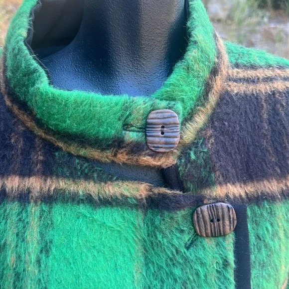 Faux Fur NWOT Crop jacket Plaid Retro VTG vibe chunky buttons pockets sz M/L - Picture 2 of 9